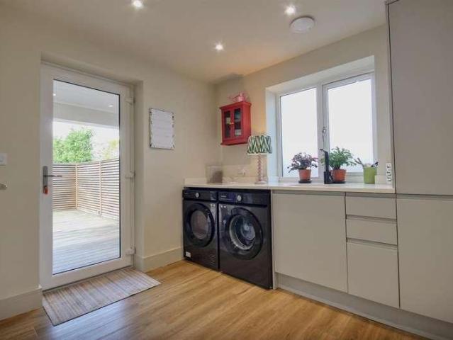 5 bed house for sale