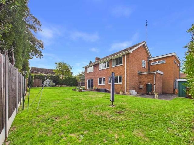 5 bed house for sale