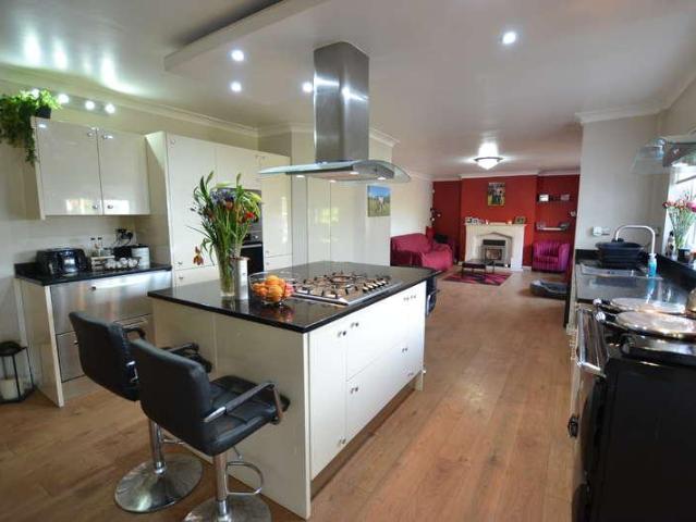 5 bed house for sale