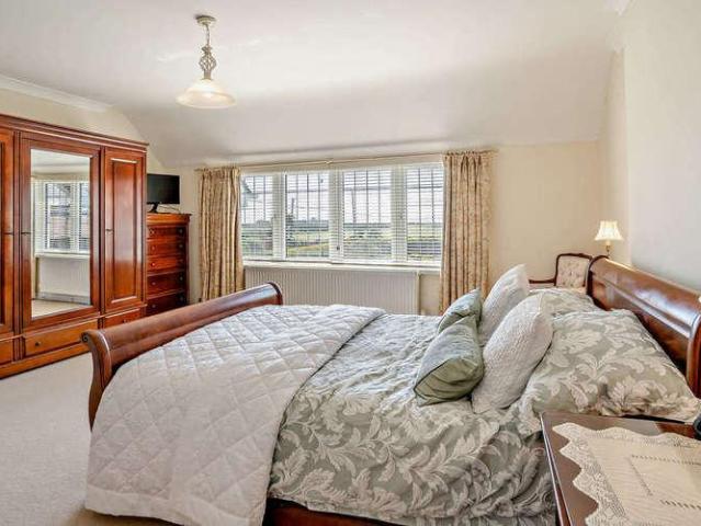 5 bed house for sale