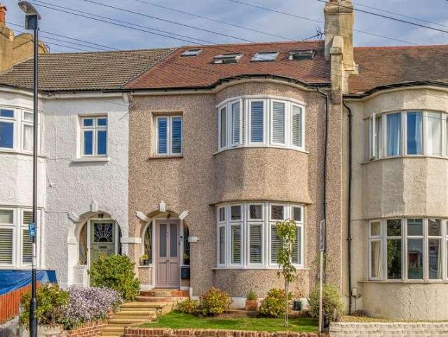 5 bed house for sale