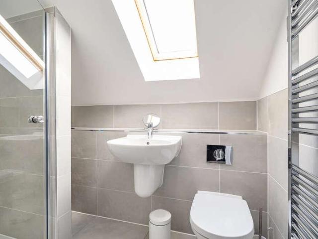 5 bed house for sale