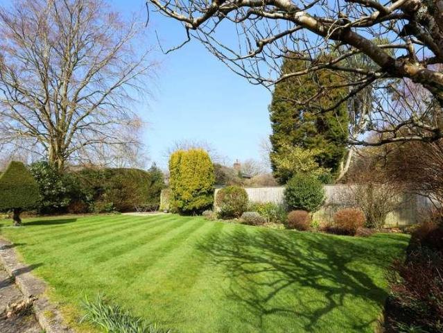 5 bed house for sale