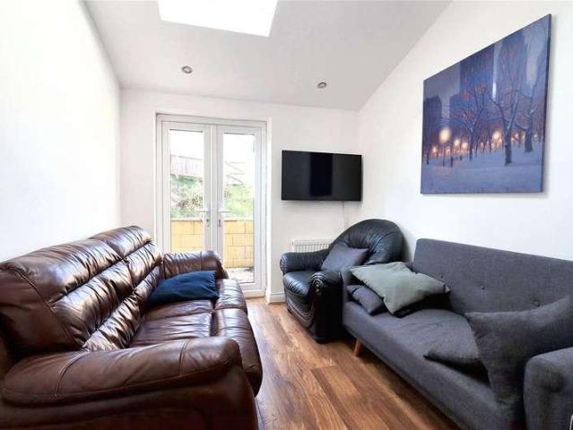5 bed house for sale