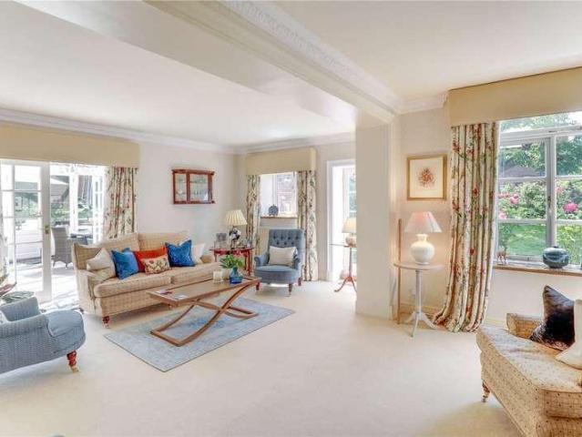 5 bed house for sale