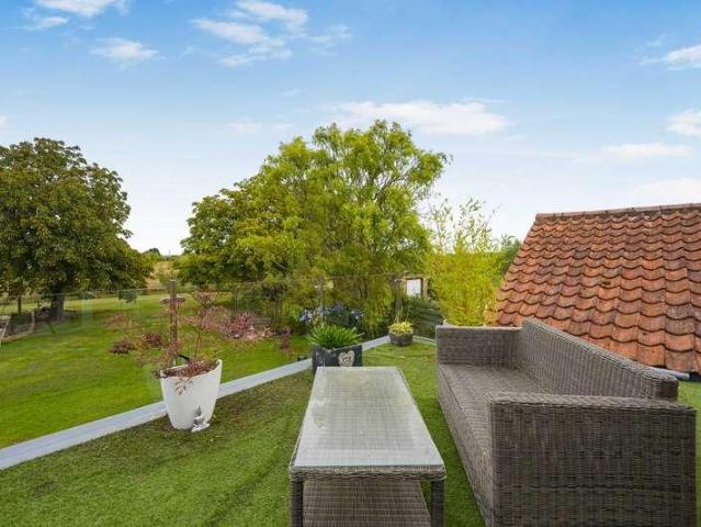 5 bed house for sale