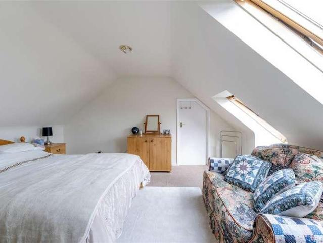 5 bed house for sale