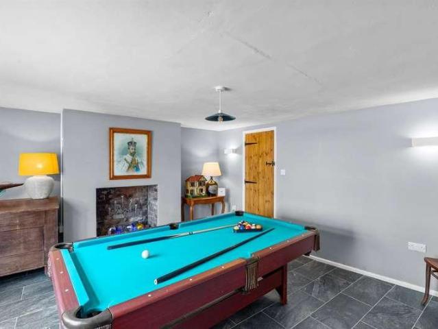 5 bed house for sale