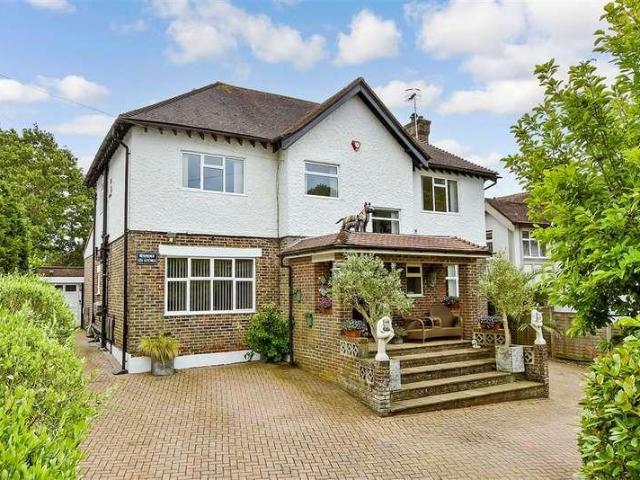 5 bed house for sale