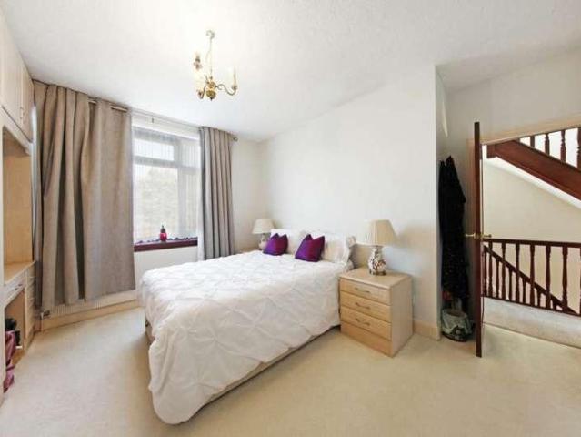 5 bed house for sale