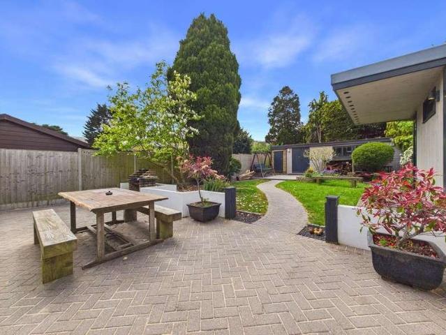 5 bed house for sale