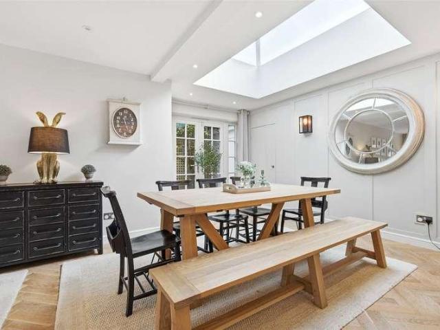 5 bed house for sale
