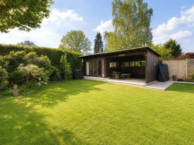 5 bed house for sale