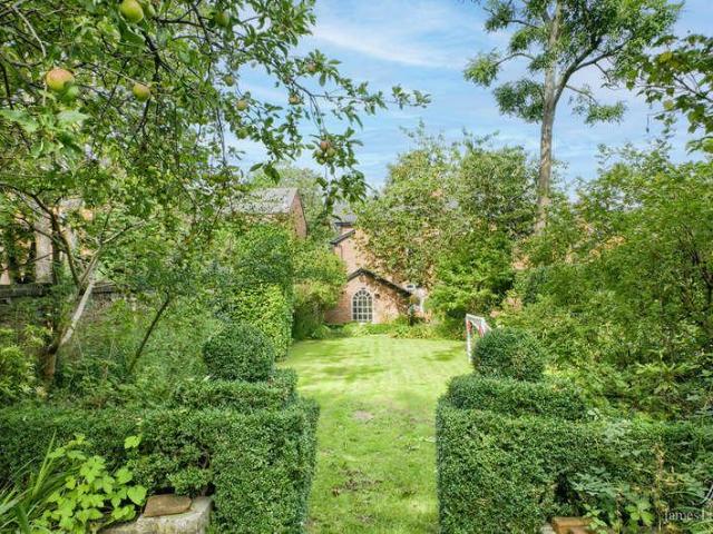 5 bed house for sale