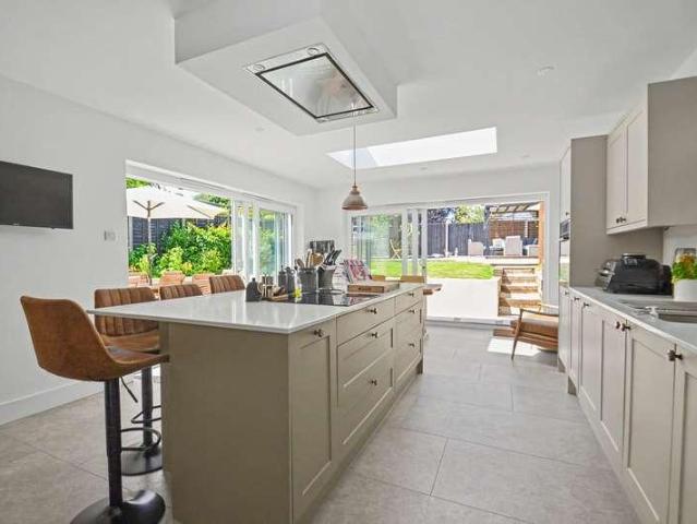 5 bed house for sale