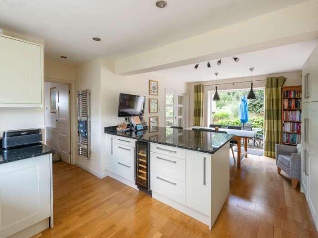 5 bed house for sale