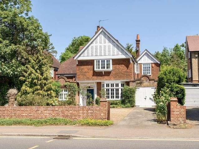 5 bed house for sale