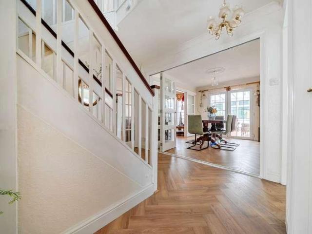 5 bed house for sale