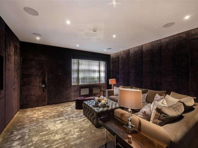 5 bed house for sale