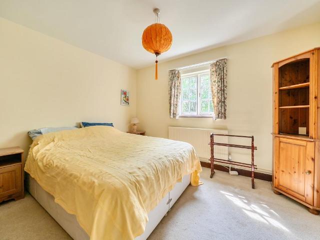5 bed house for sale