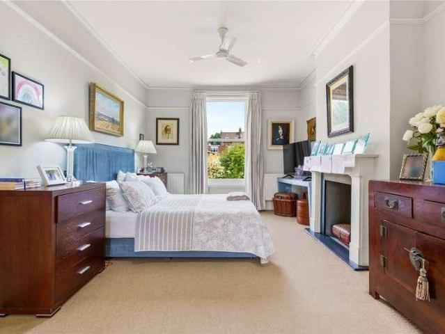 5 bed house for sale