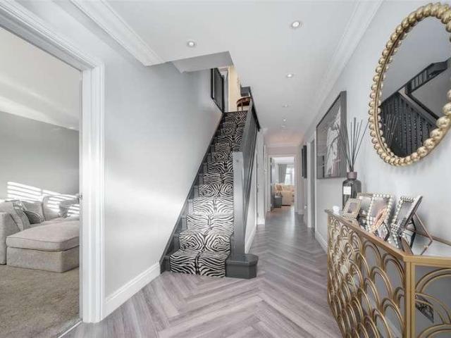 5 bed house for sale
