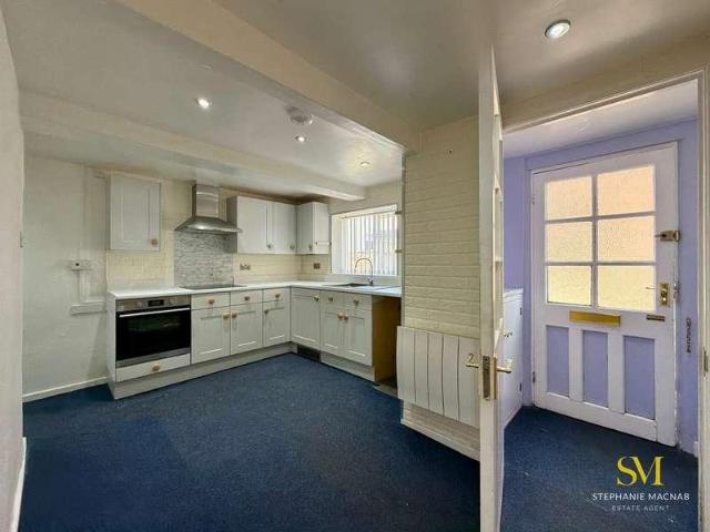 5 bed house for sale