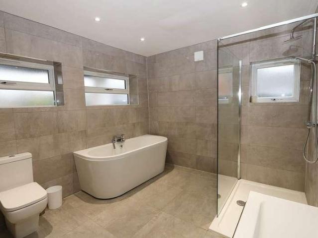 5 bed house for sale