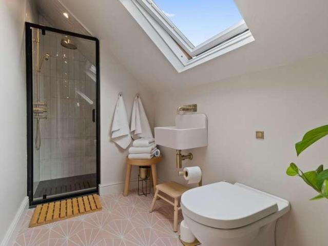5 bed house for sale
