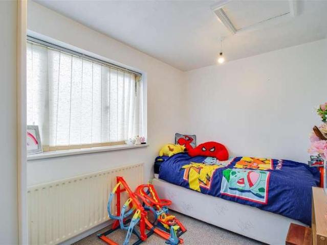 5 bed house for sale