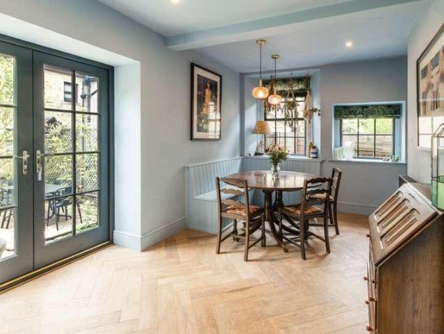 5 bed house for sale