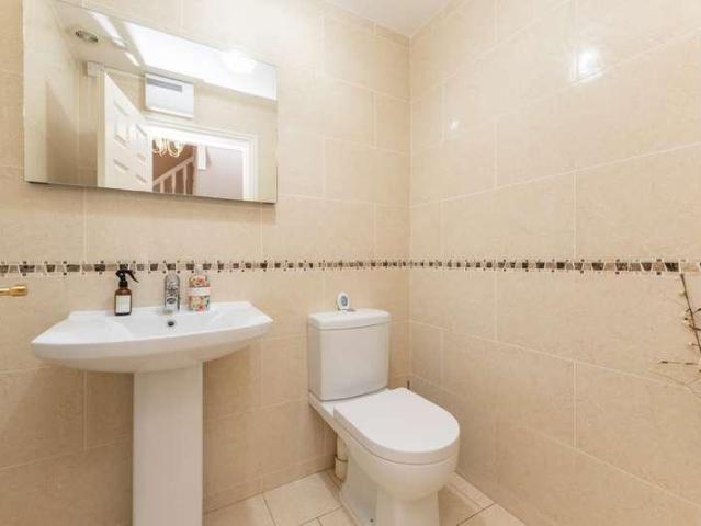 5 bed house for sale