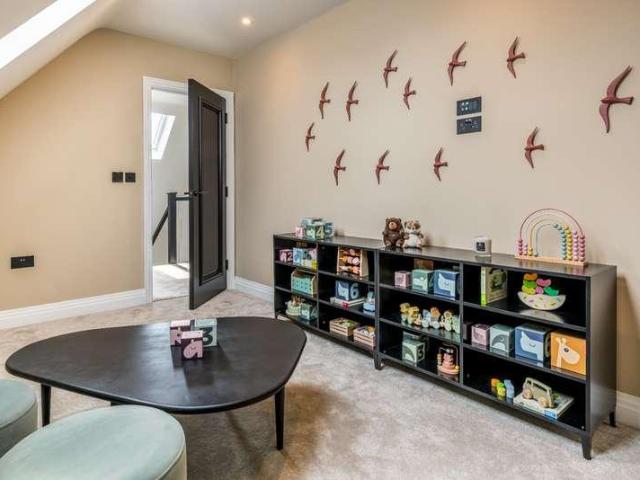 5 bed house for sale