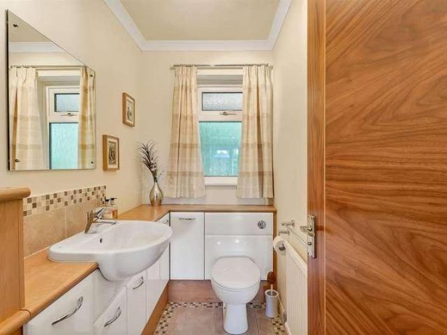 5 bed house for sale