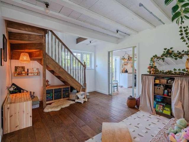 5 bed house for sale