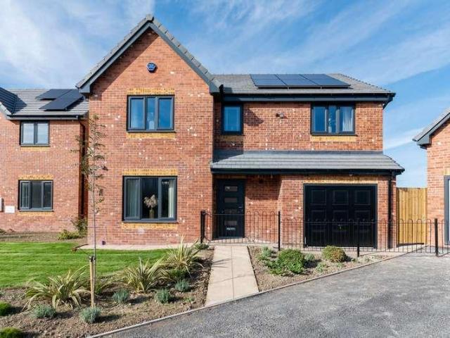 5 bed house for sale