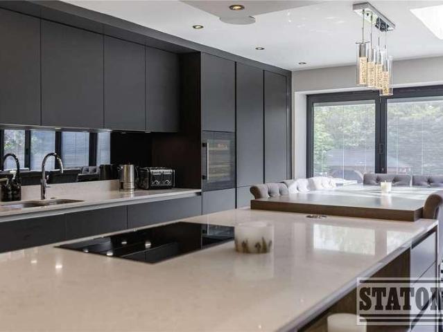 5 bed house for sale