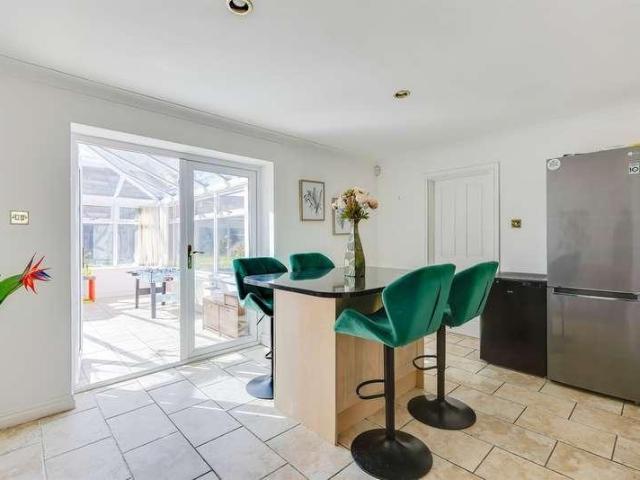 5 bed house for sale