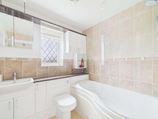 5 bed house for sale