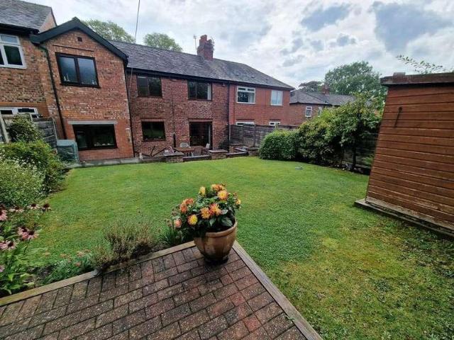 5 bed house for sale