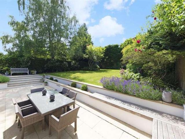 5 bed house for sale