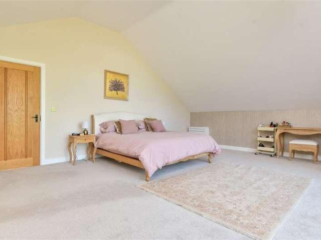 5 bed house for sale