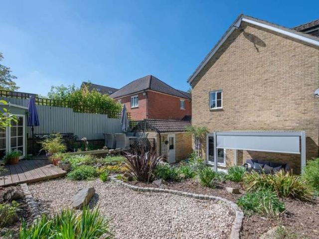 5 bed house for sale