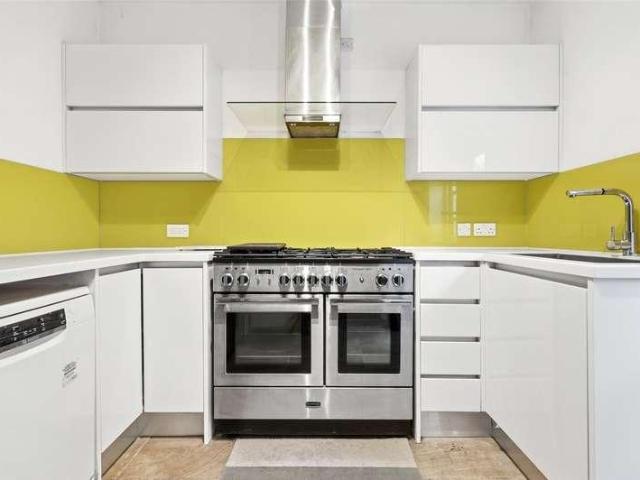 5 bed house for sale