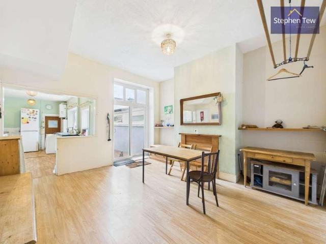 5 bed house for sale