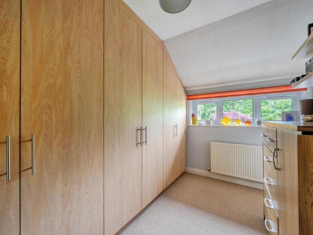5 bed house for sale