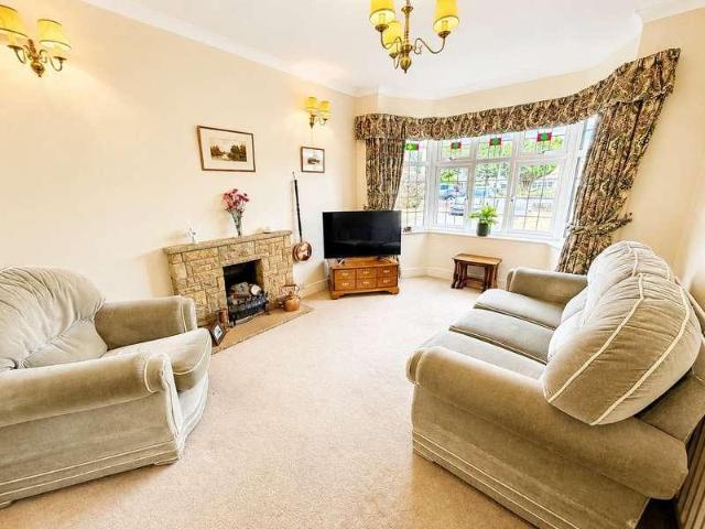5 bed house for sale