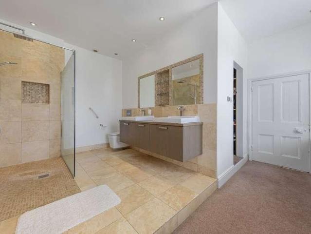5 bed house for sale