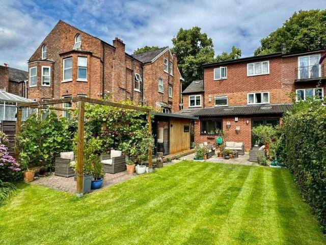 5 bed house for sale
