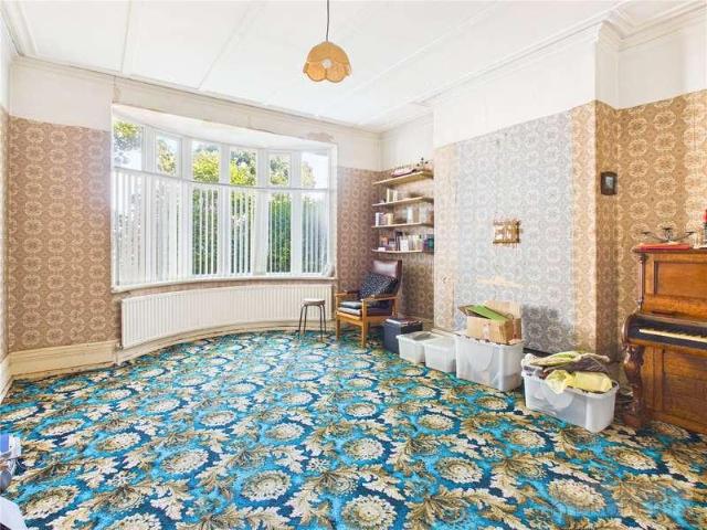 5 bed house for sale